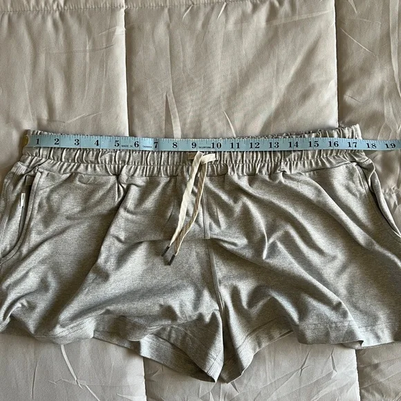 Vuori Halo Performance Shorts - Picture 5 of 7